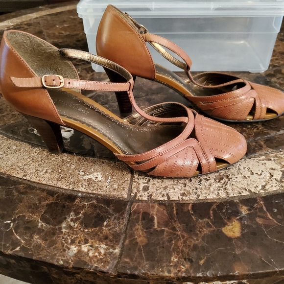 Naturalizer Leather closed toe chunky sandals camel tan 8W Farout 4" heel - Picture 5 of 11